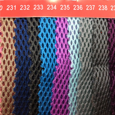 三明治網(wǎng)布網(wǎng)眼布現(xiàn)貨空氣層3d面料汽車座套寵物服裝箱包鞋材布料