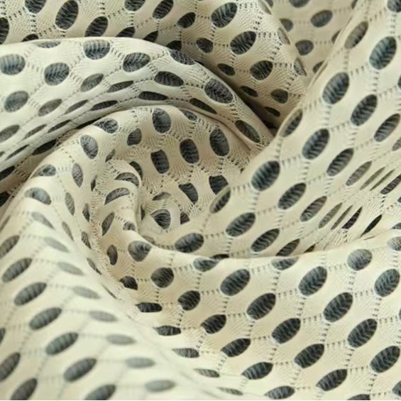 圓孔空氣層網布的多功能應用 從鞋材到汽車內飾與家居面料